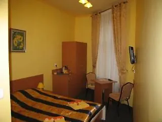 Tournet לינה וארוחת בוקר 4*